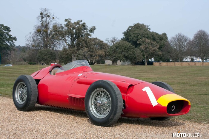 Maserati 250F – Przedniosilnikowy samochód Formuły 1, zaprojektowany przez Gioacchino Colombo oraz Valerio Colottiego. Uczestniczył w wyścigach w latach 1954–1960. Przyczynił się do zdobycia dwóch tytułów przez Juana Manuela Fangio, w 1954 i 1957. Początkowym zamiarem Maserati była wyłączna sprzedaż modeli klientom, którym włoska firma obiecała ponadto pełne wsparcie. Jednakże Maserati było jedyną marką oferującą konkurencyjne 2,5-litrowe samochody dla klientów, co wywołało ogromne zainteresowanie, do tego stopnia, że w debiucie modelu prywatni kierowcy korzystali z samochodów Formuły 2, ponieważ Maserati nie zdążyło dostarczyć właściwych na czas. Samochód, oznaczony jako 250F został najpierw przygotowany dla Juana Manuela Fangio i jego młodego protegowanego, Onofre Marimóna. W tym czasie jednak start w Formule 1 zaczął rozważać Mercedes-Benz. Silniki wszystkich czołowych samochodów nie były doładowane. Maserati wybrało konfigurację sześciocylindrową, opartą na silniku A6SSG. Początkowo silnik generował moc 220 KM, ale w 1957 moc wynosiła już 270 KM. Nadwozie samochodu zostało opracowane przez Medardo Fantuzziego i było oparte na przestrzennej ramie rurowej ze stali, która była wyposażona w hamulce bębnowe na wszystkich kołach z bębnami o średnicy 13,4 cala. Z  tyłu eleganckiej i funkcjonalnej aluminiowej karoserii umieszczono zbiornik paliwa o pojemności 200 litrów. Samochód ważył tylko 630 kg. 250F brało udział w 46 wyścigach i wygrało 8. Po sezonie 1960 250F zostało wyparte przez nowocześniejsze samochody z silnikami z tyłu i zostały wycofane z wyścigów w Formule 1. 