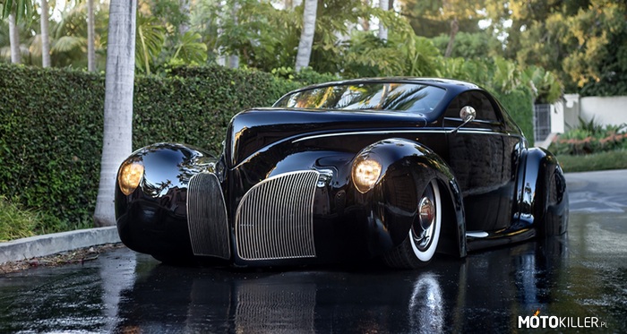 1939 Lincoln Zephyr Coupe –  