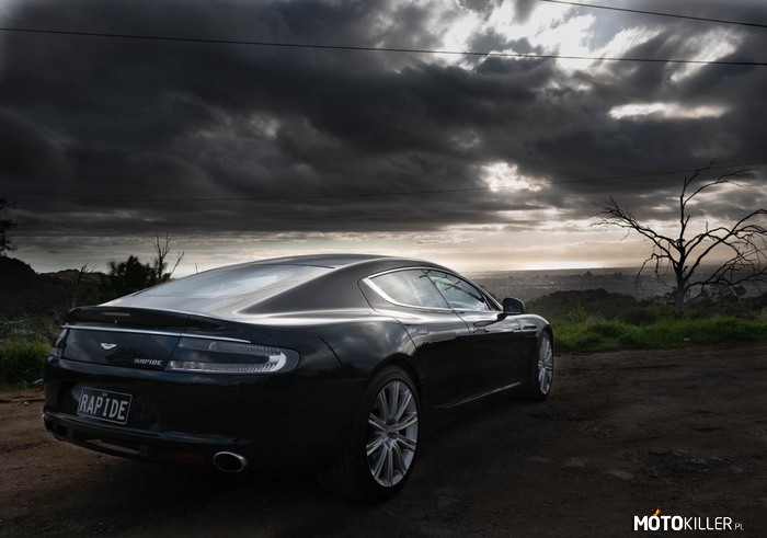 Aston Martin Rapide –  