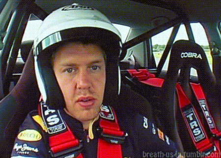 Sebastian Vettel – Podczas przejazdu na czas w Top Gear. Mina - bezcenna 