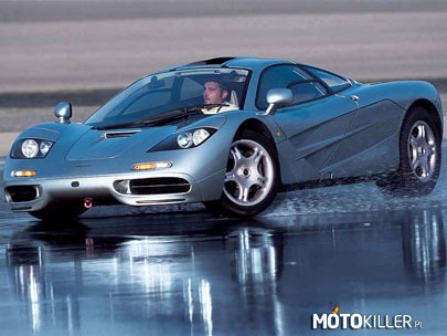 McLaren F1 – Drogowe auto McLarena zupełnie odmieniło nasz punkt patrzenia na supersasmochody. Ważył tyle, co nic (1140 kg), a moc 12 cylindrowego silnika BMW wynosiła 636 KM. Swego czasu był najszybszym autem świata (388,5 km/h). Cena także potrafiła wywołać niemałe kłopoty sercowe, a wynosiła 1.5 milonów dolarów. Wyprodukowano zaledwie 107 tych wspaniałych maszyn. 