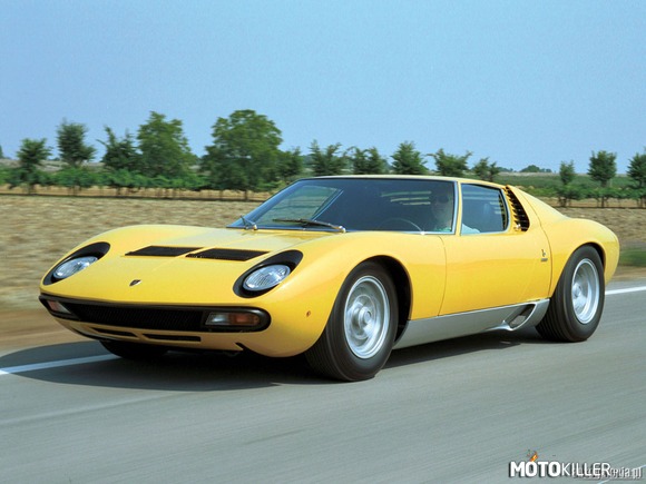 Lamborghini Miura – Lamborghini Miura P400 była swgo czasu najszybszym drogowym autem świata. Jej 12 culindrowy silnik z pojemności 3.9 l osiągał (zawrotne jak na ówczesne czasy) 355 KM. Niestety, P400 miała mnóstwo wad. Od daty premiery (1966) do zakończenia produkcji w 1969 roku wyprodukowano 475 sztuk tego auta. Na szczęście koncern nie kazał nam długo czekać i jeszcze w tym roku zaprezentował Miurę P400S. Następczyni oprócz wyelimonowania wad dziecięcego wieku została wzmocniona i moc jej wtedy wynosiła 375 KM. Krótko produkowana (do 1971 roku) nie zdobyła serc klientów i sprzedała się w liczbie 140 sztuk. Ostatnią ewolucją Miury była wersja SV. Produkowana 2 lata (1971-1972) wyprzedała się w 150 sztukach tej czystej esencji męskości na kołach. Silnik osiągał 390 KM i jednocześnie była jedynym autem osiągającym wtedy prędkość ponad 300 km/h. Niestety, na Lamborghini Miurze SV zakończyła się produkcja pierwszego coupe marki. Równocześnie z SV został zaprezentowany prototyp Countacha 