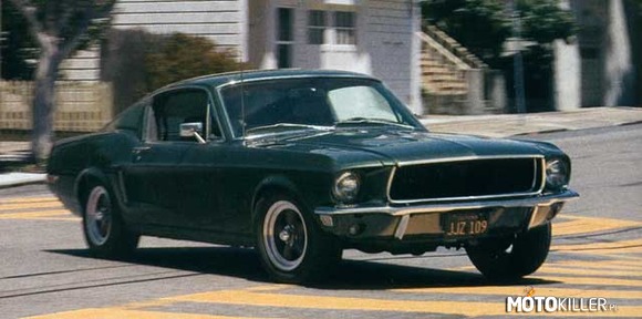 Ford Mustang – Ford Mustang zadebiutował w 1964 roku. Ford na kampanię nowego modelu wydał mnóstwo funduszy. Reklamówki nowego Mustanga obejrzało 29 milionów osób. Pomysł chwycił. Już w pierwszym dniu sprzedaży zostało złożonych 22 tysiące zamówień na nowe Mustangi.  W cztery miesiące sprzedano 100 tysięcy samochodów, a 16 kwietnia 1965, w rok po premierze, w Kalifornii sprzedano Mustanga numer 418 812. W marcu 1966 roku z taśmy produkcyjnej zjechał milionowy Mustang.  1965 był to też rok pojawienia się pierwszego Mustanga przerobionego w firmie Shelby – dostosowanego do potrzeb wyścigów Shelby GT-350. W 1967 roku przeszedł niewielki lifting, wprowadzono silniki 7 litrowe o mocy 390 KM. Właśnie Mustang z rocznika 68′ jest zapamiętywany przez wszystkich najlepiej (obrazek). W 1970 roku zaprzestano produkcji klasycznego Mustanga i zastąpił go model Mustang Mach1. Aż do 2004 roku, żaden Mustang nie odniósł takiego sukcesu, jak protoplasta 