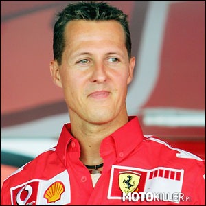 Michael Schumacher – Z okazji 20-lecia startów najbardziej utytułowanego kierowcy wyścigowego, postanowiłem przygotować artykuł o nim. Jest on długi, ale warto poczytać o życiorysie &quot;Rain Mastera&quot;. Michael Schumacher (ur. 3 stycznia 1969 w Hürth) – niemiecki kierowca wyścigowy.


W sezonach 1991-2006 regularnie startował w Formule 1, na tory której powrócił w 2010. Statystycznie jest najlepszym kierowcą w historii F1, ma najwięcej zwycięstw, pole position, najszybszych okrążeń w trakcie wyścigu, jest także rekordzistą siedmiu zdobytych mistrzowskich tytułów. Jego pseudonimy to &quot;Czerwony baron&quot; i &quot;Rainmaster&quot;. Schumacher urodził się w Hürth (blisko Kolonii). Ściganie w kartach rozpoczął w wieku czterech lat w zbudowanym w domu przez jego ojca, Rolfa, go-karcie. Swoją pierwszą licencję zdobył w wieku dwunastu lat, od tego momentu rozpoczęła się jego kariera. W latach od 1984 do 1987 wygrał niemiecką i europejską serię kartów. W 1988 wystartował w Formule Ford, przez następne dwa lata ścigał się w niemieckiej Formule 3, zdobył tytuł w 1990. Wystąpił także w Formule 3000 w Japonii. Jeszcze przed rozpoczęciem kariery w Formule 1 ścigał się kilkakrotnie w europejskiej serii &quot;touring car&quot;, m.in. dla zespołu Sauber. Taką rozbieżność w seriach wyścigowych umożliwił mu program rozwoju młodych kierowców Mercedes. Z założenia kierowca miał być jak najbardziej wszechstronny. Umiejętności zdobyte w ten sposób niejednokrotnie dały mu przewagę nad innymi kierowcami w Formule 1. Jego debiut w Formule 1 przypada na sezon 1991, zastąpił on Bertranda Gachota, który został aresztowany. Jego pierwszy wyścig dla drużyny Jordan podczas Grand Prix Belgii zaskoczył wszystkich, podczas kwalifikacji zajął bardzo wysokie 7 miejsce. Najwyższe jakie udało się zająć bolidowi tego zespołu. Niestety już na starcie wyścigu, w wyniku awarii technicznej, zakończył się debiut młodego niemieckiego kierowcy, jednakże jego występ zrobił tak duże wrażenie, że już w następnym wyścigu wystąpił jako kierowca zdecydowanie mocniejszej drużyny Benetton-Ford. W następnym sezonie wygrał po raz pierwszy (GP Belgii) i ukończył sezon na trzecim miejscu. Po następnym udanym sezonie 1993, Schumacher zdobył dwa tytuły w bardzo kontrowersyjnym sezonie 1994 i 1995 dla drużyny Benetton. W 1996 r., Michael podpisał kontrakt z zespołem Scuderia Ferrari. Był to bardzo ryzykowny ruch, ponieważ Ferrari nie zdobyło tytułu mistrzowskiego od 1979 roku. Przeszedł do Ferrari motywowany wynagrodzeniem zaoferowanym mu przez team. Zespół Jeana Todta przy współpracy z Schumacherem bardzo się zgrał i wzmocnił. Jean Todt potwierdził zasługi Niemca w zjednoczeniu zespołu. Schumacher ściągnął do Ferrari Ross Brawna, obecnie szefa teamu Mercedes GP. Po dwóch latach od przejścia do Ferrari, niemiecki kierowca był bliski zdobycia tytułu. Losy mistrzostwa rozstrzygnęły się dopiero na torze Jerez na jednym z zakrętów. W wyniku incydentu (Niemiec wjechał w Villeneuve′a) Michael został zdyskwalifikowany z klasyfikacji generalnej sezonu 1997. Ferrari i Schumacher mieli nadzieję odegrać się w 1998 roku, ale ich plany zostały pokrzyżowane przez ekipę McLarena która zastosowała rewolucyjny system hamulców. W kolejnym sezonie Ferrari zdobyło tytuł mistrzowski konstruktorów w 1999. Szanse Michaela na zdobycie tytułu mistrza świata kierowców zostały zaprzepaszczone wypadkiem podczas Grand Prix Wielkiej Brytanii na torze Silverstone. Złamał nogę i nie wystąpił w sześciu następnych wyścigach, w których Schumachera zastępował Fin Mika Salo. W sezonie 2000 zdobył trzeci tytuł mistrza świata (pierwszy tytuł dla Ferrari od 1979, kiedy tryumfował Jody Scheckter). Jednym z najbardziej dominujących sezonów był rok 2002 w którym zwyciężył w 11 z 17 wyścigów, a razem z Rubensem Barrichello wygrali w 15 z 17 wyścigów dla Ferrari. W tym też roku Schumacher został pierwszym kierowcą w historii, który wszystkie wyścigi w sezonie kończył na podium. W sezonie 2003 poważnym konkurentem Schumachera był kierowca McLarena Kimi Räikkönen, który przegrał z Michaelem o dwa punkty w klasyfikacji generalnej. Sezon 2004 ponownie został zdominowany przez Schumachera, wygrał on 13 z 18 wyścigów. Ukończył też sezon z rekordową liczbą 148 zdobytych punktów. Po zakończeniu sezonu 2004, FIA wprowadziła nowe przepisy dotyczące pit-stop, wniesiono zakaz zmieniania opon podczas wyścigu. To była kontrowersyjna zmiana przepisów, niektórzy znawcy F1 twierdzili, że główną przyczyną była chęć zakończenia dominacji Ferrari/Bridgestone.
Sezon 2005 był jednym z najtrudniejszych w karierze Niemca: wygrał tylko jeden wyścig (kontrowersyjne GP Stanów Zjednoczonych), wywalczył jedno pole position i trzy najszybsze okrążenia wyścigu. W mistrzostwach zajął trzecią pozycję, a tytuł powędrował w ręce Fernando Alonso z zespołu Renault jeżdżących na oponach Michelin. Z braku możliwości zmiany opon podczas wyścigów, drużyny używające bardzo kiepskich opon Bridgestone były deklasowane przez bolidy drużyn na oponach Michelin. Reguła zakazu zmian opon była krótkotrwała i została zniesiona w sezonie 2006. W tym też powrócił do walki o tytuł mistrza świata. Pomimo nieudanego początku sezonu Michael Schumacher odrobił straty do Alonso. Po awarii silnika Hiszpana w Grand Prix Włoch, Schumachera dzieliły od Alonso zaledwie dwa punkty. W Grand Prix Chin Niemiec dojechał do mety przed Fernando, wyrównując z nim punkty. Podczas Grand Prix Japonii awaria silnika spowodowała że Fernando Alonso odrobił 10 punktów poprzednio straconych w Grand Prix Włoch. Po Grand Prix Włoch 2006 ogłosił zakończenie kariery. Jego ostatnim wyścigiem było Grand Prix Brazylii na torze Interlagos. Podczas wyprzedzania Giancarla Fisichelli na dziesiątym okrążeniu doszło do kolizji tylnego koła Ferrari i przedniego spojlera samochodu Renault, w wyniku której pękła opona w bolidzie Schumachera. Został zmuszony do zjazdu do boksu i spadł na siedemnastą pozycję. Po tej kolizji był najszybszy na torze - ustanawiał najszybsze okrążenia w wyścigu (drugie najszybsze okrążenie w wyścigu, należące do Massy było o 0,7 sekundy wolniejsze). Ostatecznie zajął czwarte miejsce ze stratą 10 sekund do drugiego Alonso. Wyścig wygrał drugi kierowca Ferrari - Felipe Massa. Michaela Schumachera w Ferrari zastąpił Fin Kimi Räikkönen. 23 grudnia na specjalnie zwołanej konferencji prasowej team Mercedes GP oficjalnie potwierdził podpisanie z Schumacherem kontraktu na występy w Formule 1 w sezonie 2010. Wielu krytyków uwzięło się na Schumachera, że powinien dać sobie spokój z F1, ale jak stwierdził niemiec &quot;Robię tylko to, co kocham&quot; i kontrakt przedłużono na sezon 2011. Za równo 2h Schumacher ruszy do wyścigu o GP Belgii- tu, gdzie debiutował 20 lat temu... 