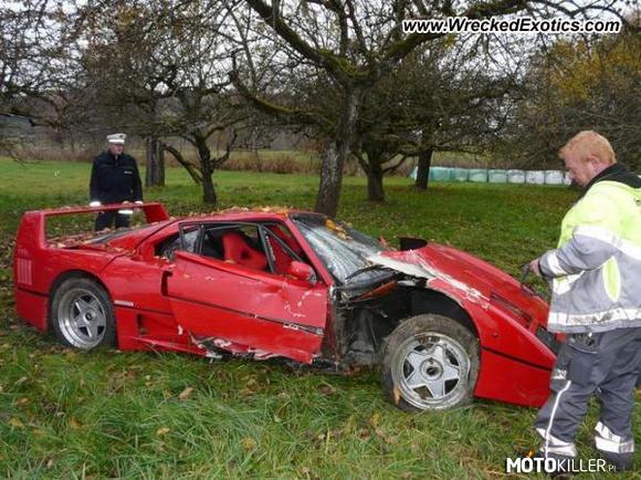 Wypadek Ferrari F40 – W miniony weekend na niemieckich drogach 80-latek rozbił swoje Ferrari F40. Żegnamy kolejne legendarne auto 