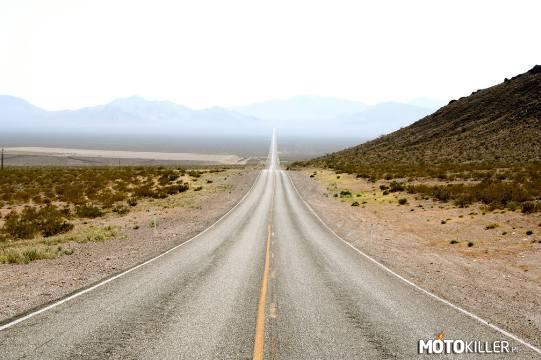 Czy wiesz że...? KONKURS – Najdłuższy odcinek drogi bez ani jednego zakrętu znajduje się w Arabii Saudyjskiej. Droga, która łączy miasta Haradu i Badham ma około 260 km.Druga najdłuższa prosta to droga w Australii, mierząca 146 km. 