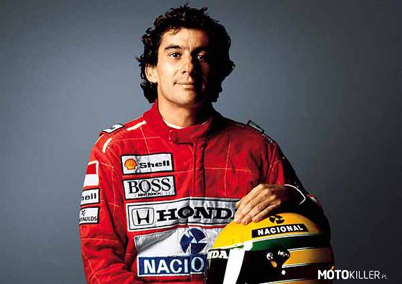 18 lat temu odszedł On... – Ayrton Senna da Silva (ur. 21 marca 1960 w São Paulo, zm. 1 maja 1994 w Bolonii) – brazylijski kierowca wyścigowy, trzykrotny mistrz świata Formuły 1. Wystartował w stu sześćdziesięciu jeden grand prix, zdobył 610 punktów, osiemdziesiąt jeden razy stawał na podium z czego czterdzieści jeden razy na najwyższym jego stopniu. Sześćdziesiąt pięć razy zdobył pole position. Jeździł w zespołach Toleman, Lotus, McLaren i Williams.
Po ciężkim wypadku podczas Grand Prix San Marino na torze Imola, zmarł w szpitalu w Bolonii we Włoszech w wyniku obrażeń mózgu. Oficjalny moment śmierci wzbudza kontrowersje, ponieważ część lekarzy uznaje, że praktycznie Senna zginął w wypadku na torze, a w drodze do szpitala i w samym szpitalu jego czynności życiowe były podtrzymywane przez maszynę, aż do momentu jej odłączenia. Przez wielu ekspertów i zawodników uważany za najlepszego kierowcę wszech czasów. Jest także jedną z najbardziej rozpoznawalnych osób związanych z F1. Jest ostatnim kierowcą który zginął w zawodach Formuły 1. 