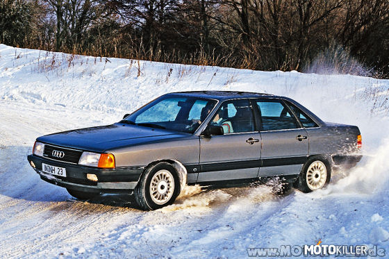Audi 100 C3 Cygaro... – Na targach IAA w 1979 roku zaprezentowano prototypowy model car 2000 posiadający sześciocylindrowy silnik o mocy 180 KM. Planowano nazwać go Audi 300, jednak mając na uwadze Mercedesa pozostano przy dotychczasowej nazwie. Nowe Audi 100 pojawiło się w 1983 i było większe oraz bardziej aerodynamiczne od swojego poprzednika. Samochód urósł do wymiarów 4,80 × 1,81 x 1,42m, jednak rozstaw osi pozostał ten sam. Model C3 cechował się dużym bagażnikiem (570 l) i płaską szybą przednią (kąt nachylenia wynosił 54 stopnie). Ze względu na charakterystyczną sylwetkę (zwężająca się linia nadwozia od środkowego słupka zarówno w kierunku przodu pojazdu jak również ku jego tyłowi) model ten został &quot;ochrzczony&quot; mianem &quot;cygara&quot;. Dzięki odpowiednio zaprojektowanemu przodowi auta, uzyskano niespotykany w tamtych latach w samochodach seryjnych współczynnik oporu powietrza Cx=0,3. Do &quot;cygara&quot; oferowano czterocylindowe silniki o pojemności 1,8 litra i mocy 75 lub 90 KM oraz pięciocylindrowe: o pojemności: 1,9L (100 KM Gażnikowy), 2.0L (113 KM/115 KM), 2,14 (136 KM/141 KM/182 KM), 2,23L (115 KM/138KM/165 KM/190 KM/200 KM/220 KM), 2,3L (136 KM). Doładowane jednostki to silniki o pojemnościach 2,14L oraz 2,23L. Z jednostek Diesla dostępne były 2,0L (69 KM) 2,4L (82 KM) oraz Turbo doładowane 2,0L (87 KM/100 KM), 2,5L TDI o mocy 120 KM. Samochód występował w wersji z napędem przednim oraz z napędem na cztery koła. Trzecia generacja Audi 100 była sprzedawana na rynek amerykański jako Audi 5000. 