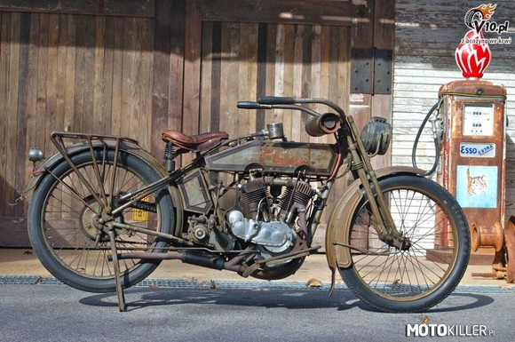 1915 Harley Davidson Twin –  