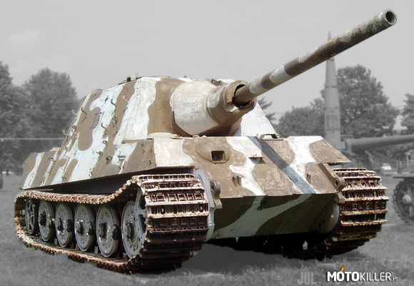 JagTiger – Jagdtiger (Sd. Kfz. 186 Panzerjäger Tiger Ausf. B) - niemieckie ciężkie działo pancerne zbudowane na podwoziu czołgu ciężkiego PzKpfw VI B Königstiger (Tiger II). Był to najcięższy pojazd pancerny użyty bojowo podczas II wojny światowej. Jagdtiger był nazywany czasem &quot;samobieżnym bunkrem&quot;


Państwo	 III Rzesza
Producent	Henschel
Porsche
Typ pojazdu	ciężki niszczyciel czołgów
Trakcja	gąsienicowa
Załoga	6 (dowódca, celowniczy, dwóch ładowniczych, strzelec-radiotelegrafista, kierowca)


Prototypy	1943
Produkcja	lipiec 1944 – kwiecień 1945
Wycofanie	1945
Wyprodukowano	85


Silnik	1 silnik gaźnikowy, 12-cylindrowy Maybach HL 230 P30 o mocy 700 KM (515 kW)
Transmisja	mechaniczna
Poj. zb. paliwa	865 l
Pancerz	spawany z płyt stalowych, o grubości: 25 – 250 mm
Długość	7,527 m
Szerokość	3,625 m
Wysokość	2,945 m
Prześwit	0,49 m (na podwoziu typu Henschel)
0,48 m (na podwoziu typu Porsche)
Masa	75 000 kg (na podwoziu typu Henschel)
76 000 kg (na podwoziu typu Porsche)
Moc jedn.	9,3 KM/t


Prędkość	38 km/h (po drodze)
17 km/h (w terenie)
Zasięg	170 km (po drodze)
80 km (w terenie)


Uzbrojenie
1 armata PaK 44/2 L/55 kal. 128 mm
(zapas amunicji- 40szt.)
1 lub 2 karabiny maszynowe MG 34 kal. 7,92 mm 