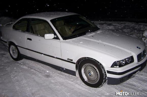 Jeszcze jedno:P – BMW 325is Alpine White
Przerobki:
Sportowy Tlumnik
Swiatla - ring&prime;i
Filtr Stozkowy
Ciemne kierunkowskazy na boku
Audio:
Radio Pioneer
2x1000w Kicker 14&quot;
Wzmacniacz Boss 3000w 