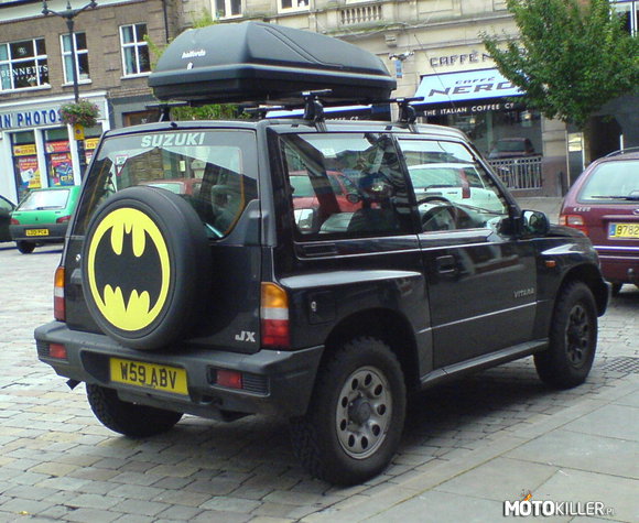 Batmobil – Tylko że bardziej cywilny, w końcu zakupy muszą się gdzieś zmieścić :) 