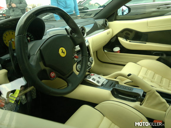 Ferrari 599 GTB Fiorano ′06 wnętrze – Komentarz zbędny 