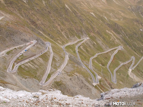 Przełęcz Stelvio – Przełęcz Stelvio - raj dla każdego miłośnika jazdy samochodem. 