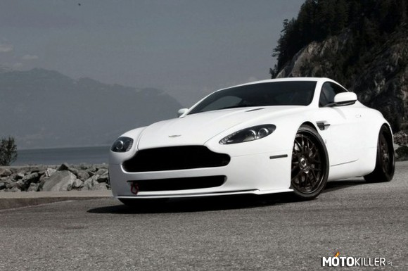 Biały, matowy Aston Martin – Do rachunku poproszę! 
