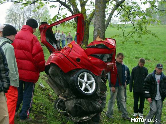 FOTO ZAGADKA - CO TO ZA SAMOCHÓD? – KOMENTOWAĆ dodam na przestrogę że tak będzie wyglądał twój samochód po zderzeniu z drzewem przy prędkości 180 km/h 