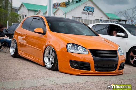 VW Golf V orange – &quot;Bo samochód ma leżeć jak s**a przy Panu&quot; 