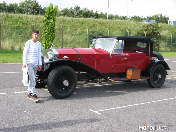 Old Rolls Royce – Stał sobie w Anglii na parkingu to fotke cyknąć musiałem.. 