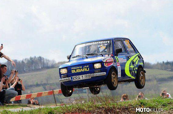 Prawie jak Subaru – Naprawdę bardzo podoba mi się ten pomysł na taki design Malucha do WRC. 