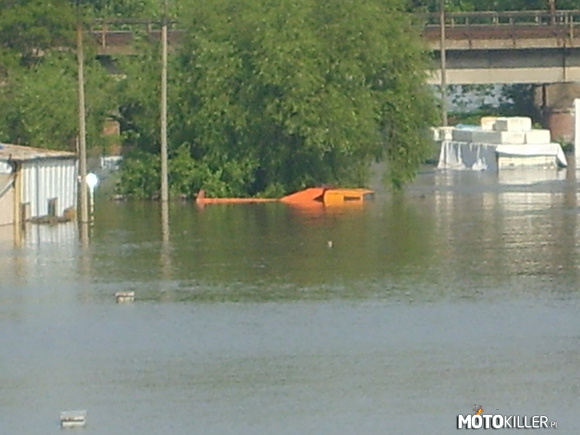 Rosyjska łódź podwodna – Kamaz podczas powodzi w 2010r. 