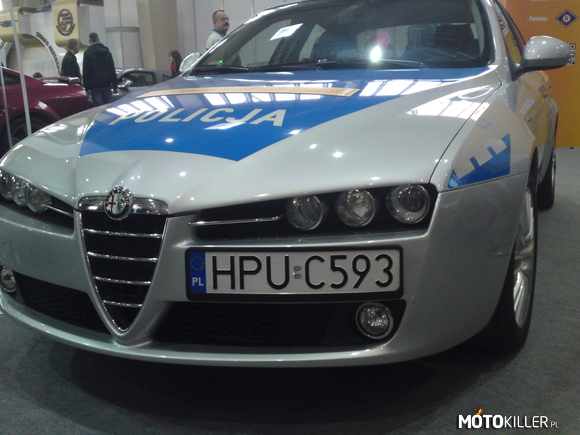 Policyjna Alfa Romeo 159 – Jeśli miałbym pracować w policji to tylko jako kierowca tego samochodu ;D 
