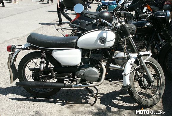 WSK M06 B3 – Motocykl produkowany w czasach PRL- u przez Wytwórnię Sprzętu Komunikacyjnego PZL w Świdniku.
Każdy Polak powinien rozpoznać ten motocykl. 