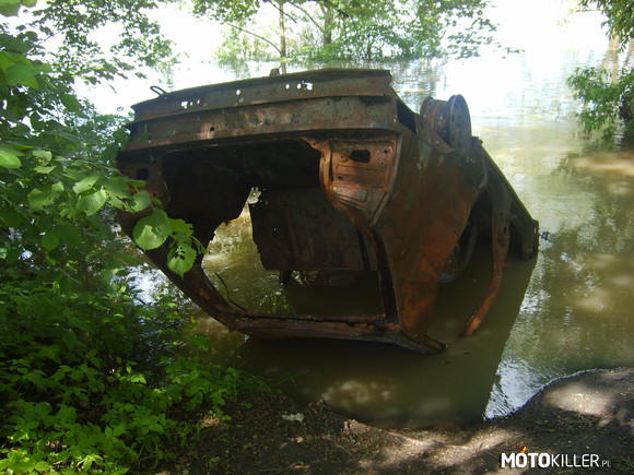 Wrak Renault podczas powodzi – 21.05.2010 