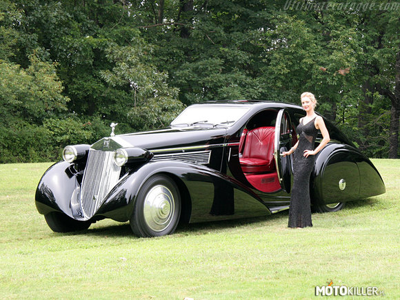 Rolls-Royce Phantom Coupe I Jonckheere – Wyprodukowany został w 1925 roku jako fabryczna wersja RR Phantoma I cabrio. W tym samym roku kupiony został przez panią Hugh Dillman z Detroit w USA. Samochód jednak nigdy nie opuścił Anglii i szybko zmienił właściciela na Raja Nanpara. W tym miejscu zaczyna się prawdziwa historia modelu, który prawie 10 lat był modyfikowany i przerabiany. Karoseria trafiła do belgijskiej firmy Jonckheere Carrossiers, prowadzonej przez Henriego Jonckheere i jego syna Josepha Jonckheere. Smochód był gotowy w 1935 r. i zaprezentowany na francuskiej Riwierze, gdzie zdobyła nagrodę &quot;Prix de Cannes&quot;. Karoseria była całkowicie ręcznie wykonana, wstawiono drzwi okrągłe, owalne okna, podwójne okna dachowe i szyte na zamówienie kufry w bagażniku. 