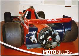 Brabham Alfa Romeo BT46B F1  1978r. – Ten bolid, jak już zauważyliście, ma dziwaczny wiatrak z tyłu. Brabham w ten sposób próbował &quot;przykleić&quot; bolid do toru i poprawić prowadzenie. Niestety, FIA po kilku miesiącach zabroniła korzystania z tego patentu, uzasadniając, że wirnik w razie wypadku mógłby stanowić poważne zagrożenie na torze. Niki Lauda tymże autem (tylko już bez wirnika) przejeździł jeszcze 1979 rok po czym odszedł na 2-letnią emeryturę. 