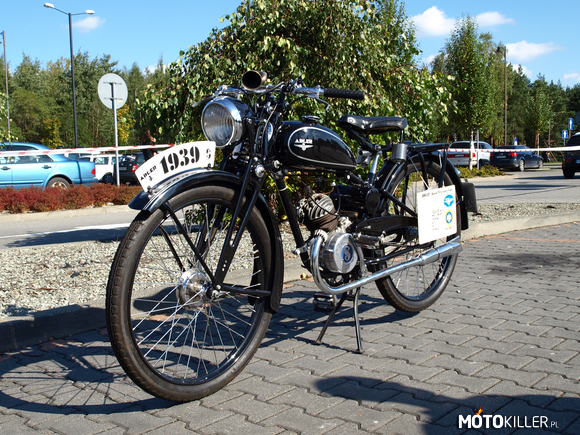 Najstarszy motocykl  zlotu – Zlot Samochodów Zabytkowych 30.09.2012 