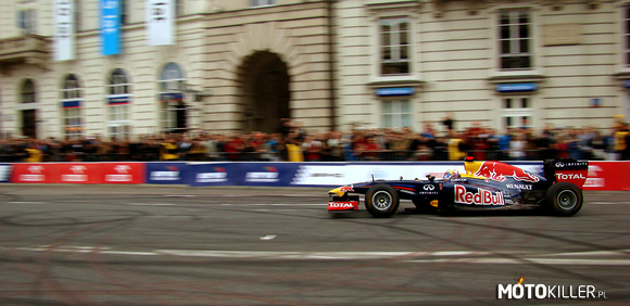 Red Bull Racing RB7 – RBR na Verva Street Racing. 