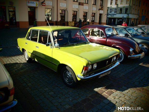 Groszek Kant Groszek – Fiat 125p Groszek. Wiem że nie widać że jest on koloru groszkowego ale to wszystko przez światło. 