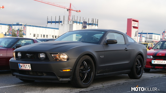 Mustang – w folii czarny mat 