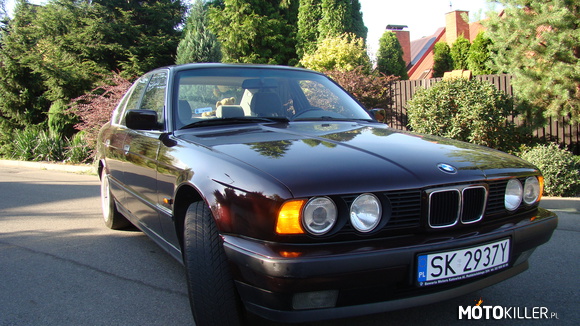 BMW 520i E34 – Moje pierwsze auto, i zarazem oczko w głowie. BMW 520i z 1994r.  Aktualny przebieg 248tys. km. Oryginalna nieśmiertelna jednostka m50b20 z vanosem i stan jakich mało już w naszym kraju. 