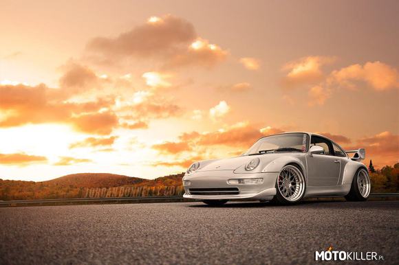 Klasycznie o zachodzie słońca – Porsche 911 GT2 