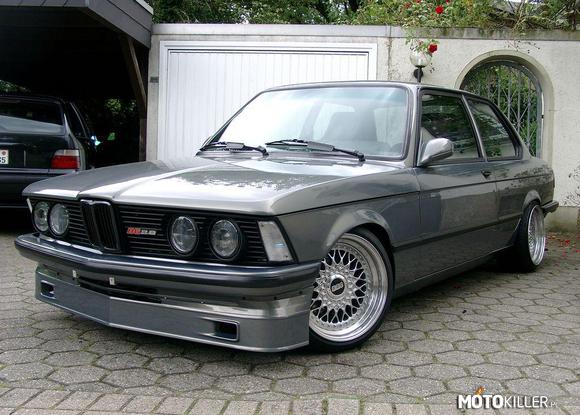BMW E21 323i –  