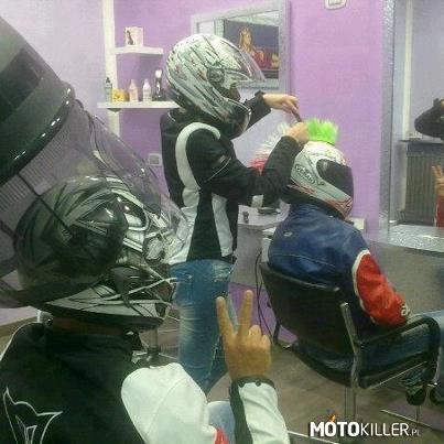 Motocykliści u fryzjera –  