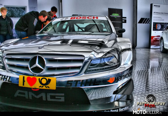 Srebrny Mercedes – Zdjęcie wykonane na Verva Street Racing 2012. 