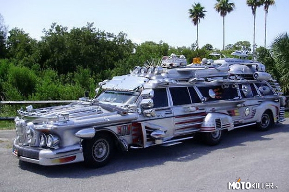 Mercedes Tuning – Ważące 3402 kilogramy, 8,9 metrowe monstrum zabiera na pokład dziesięć osób. Samochód zaopatrzono w 86 lamp, 36 bocznych lusterek, 3 akumulatory i 4 koła zapasowe. Dziesięcioletni czas pracy, zaowocował czterema nagrodami w konkursie Houston Texas Art Car i Art Car na Florydzie. 