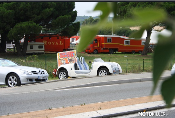 Francuskie samochody cz. 4 – Ciekawy kabriolecik, jak się nie mylę Piaggio. 