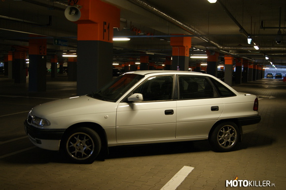 Astra F Sedan Classic – Moja Aśka F Sedan 
x16szr
1999rok
koło Borbet BS 15&apos;
Jak się spodoba wrzucę więcej zdjęć 