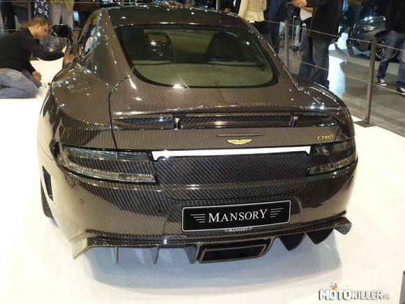 Aston Martin Mansory. wlepka – ładna pupa 