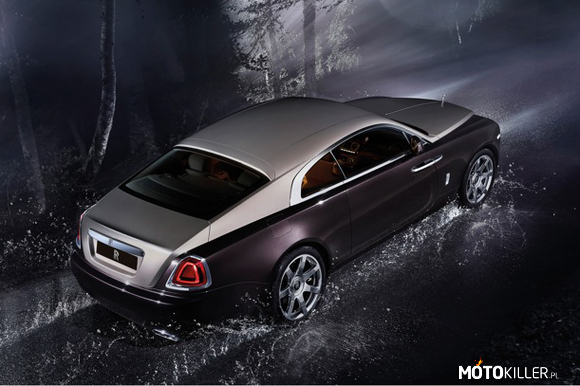 Rolls-Royce Wraith – Brytyjczycy w mistrzowskim stylu budowali napięcie wokół nowego modelu Wraith. Ujawniali pojedyncze fotografie auta, pozostawiając spore pole do popisu naszej wyobraźni. Dziś 5 marca 2013 na genewskim autosalonie wszelkie wątpliwości i niedopowiedzenia zostały rozmyte: swoją światową premierę miał Rolls-Royce Wraith, luksusowy fastback z najmocniejszym silnikiem w historii marki.Samochód zachował niepowtarzalny charakter i nawet z dalekiej odległości można rozpoznać, że to jeden z modeli ekskluzywnego producenta. Nadwozie jest nadzwyczaj dostojne i nie należy doszukiwać się zaskakujących nowości w designie. Natomiast sama linia fastback z płasko opadającą tylną szybą wygląda okazale i nadaje sportowego sznytu. Samochód liczy 5269 mm długości, 1947 mm szerokości i 1507 mm wysokości.Pod maską nowego Rolls-Royc&apos;a Wraith&apos;a znajduje się potężny silnik V12 o pojemności 6.6 litra z podwójnym turbodoładowaniem. Jednostka rozwijająca 624 KM oraz 800 Nm maksymalnego momentu obrotowego, została sprzężona z 8-stopniową automatyczną skrzynią biegów, która przenosi moc na koła tylne. Ważące ponad 2300 kg gran tourismo przyspiesza od 0 do 100 km/h w 4.4 sekundy. Producent nie podaje prędkości maksymalnej.
Wnętrze RR Wraitha prezentuje się luksusowo, choć zostało zaprojektowane w myśl stylu minimalistycznego.Nie znajdziemy tutaj zbędnych dodatków, urozmaiceń, ozdobników. Wszystko jest proste i wykonane z najdroższych materiałów. Niemal każdy element został pokryty skórą, a obicie drzwi wykonano z forniru. Wspaniałym elementem budującym nastrój jest gwieździste oświetlenie w podsufitce, stworzone z 1340 światłowodowych lampek. Wnętrze w całości sprawia ciepłe i zachęcajace do zajęcia pozycji wrażenie. Warto jeszcze wspomnieć o odwrotnie otwieranych drzwiach, podobnie jak w Phantomie.
Rolls-Royce podkreśla, że Wraith nie jest samochodem klasy GT. Pasażerowie mają się w nim czuć nadzwyczaj komfortowo i każdy element auta został zorientowany w tym kierunku. Nawet skrzynię biegów wyposażono w specjalny system satelitarny GPS, który sam dobiera odpowiednie przełożenie względem pokonywanego terenu.
Znamy przybliżoną cenę Rolls-Royce&apos;a Wraitha. Luksusowy fastback w Europie będzie kosztować ok. 250 000 euro. Konkretne kwoty dla danego kraju poznamy nieco później. Zamówienia na samochód można już składać. Pierwsza dostawa planowana jest na ostatni kwartał 2013 roku. 

- Radosław Turek 