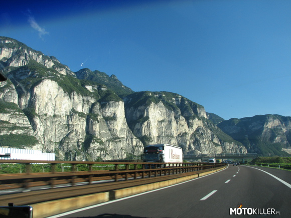 Autostrada – Jako że nie widziałem tu jeszcze fotek z ciekawych autostrad to wrzucam
Z tego co pamiętam jest to przełęcz Brennero która prowadzi to Trentino.
Jak coś to mnie poprawcie 