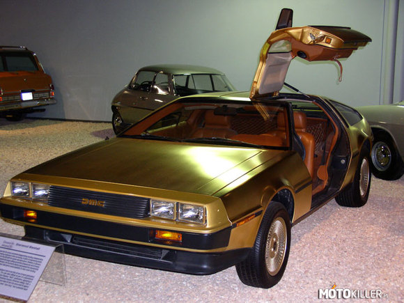 Złoty DeLorean –  
