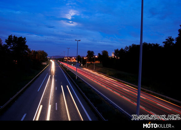 Autostrada nocą – Kto nie lubi śmigać autostradką w środku nocy?? 