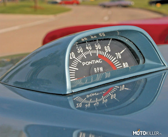 Z serii &quot;Amerykańskie Legendy&quot; – Pontiac GTO &apos;66 z obrotomierzem na masce 