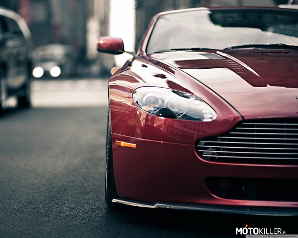 Aston Martin Vantage –  