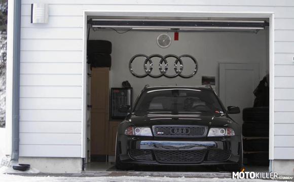 Taki tam garaż – a w nim Audi RS4 