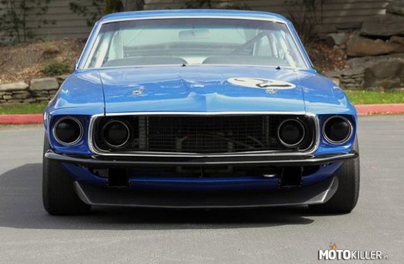 Ford Mustang BOSS 302 –  